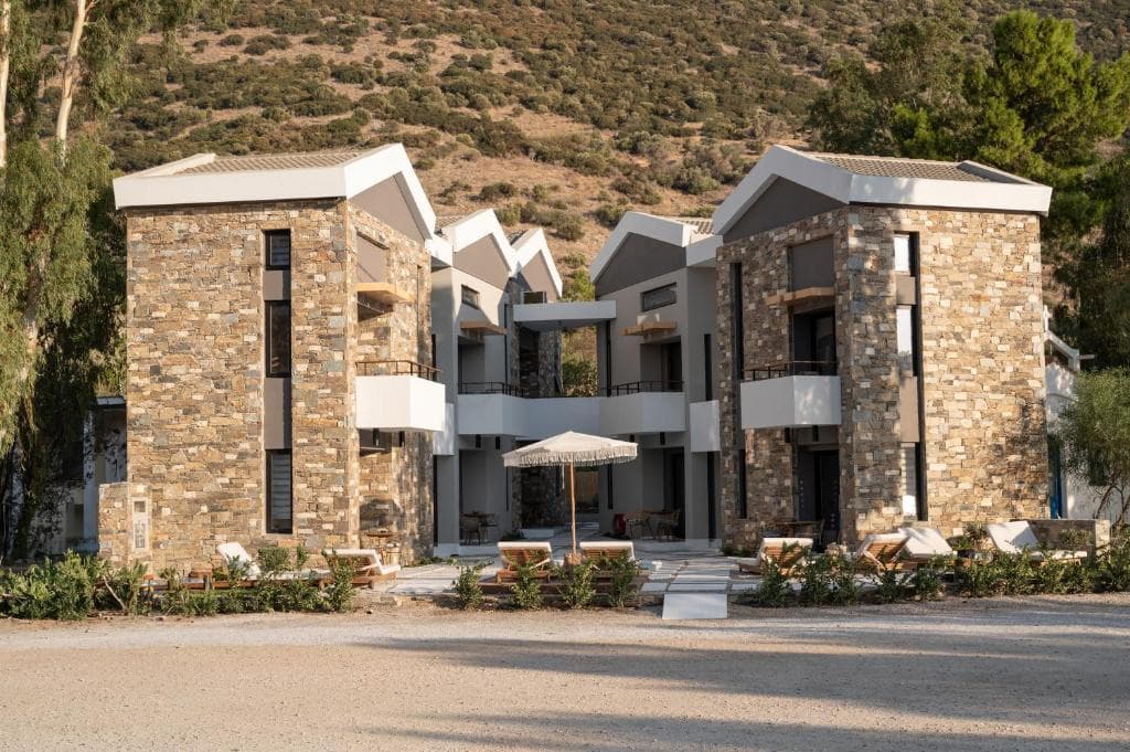 Evia Silence aerial
